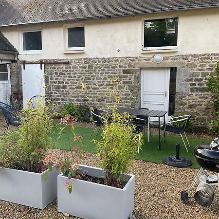 Maison Cosy Avec Exterieur Et Piscine Partagee Mespaul Exterior photo
