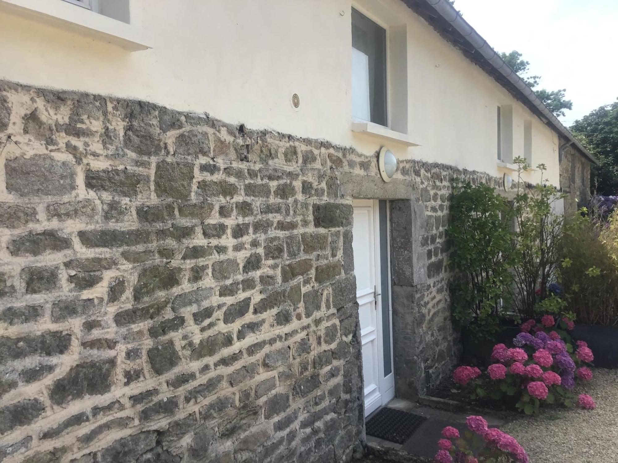 Maison Cosy Avec Exterieur Et Piscine Partagee Mespaul Exterior photo